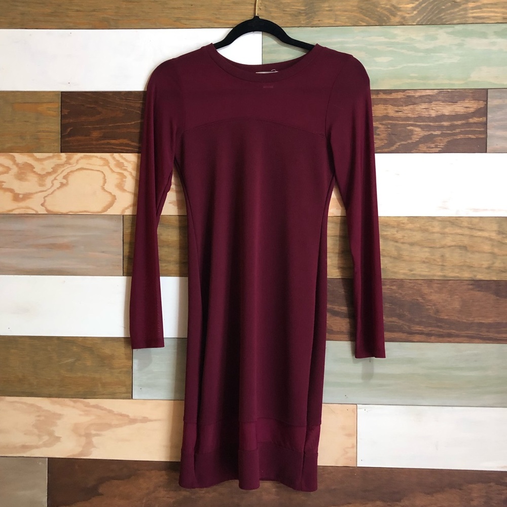 Long sleeve fitted burgundy dress
